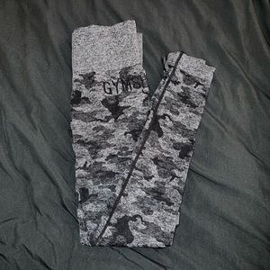 GYM SHARK BLACK CAMO LEGGINGS